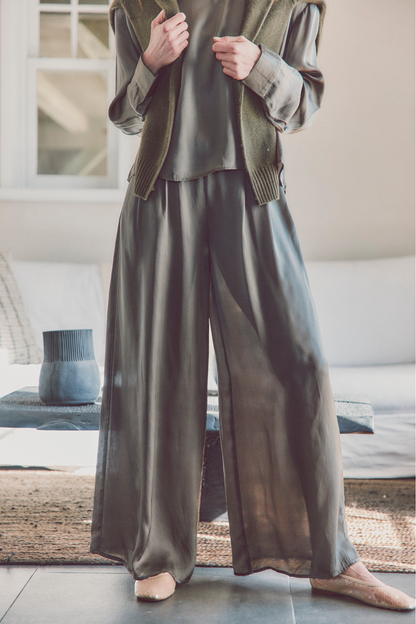 Lulu Wide-Leg Pant