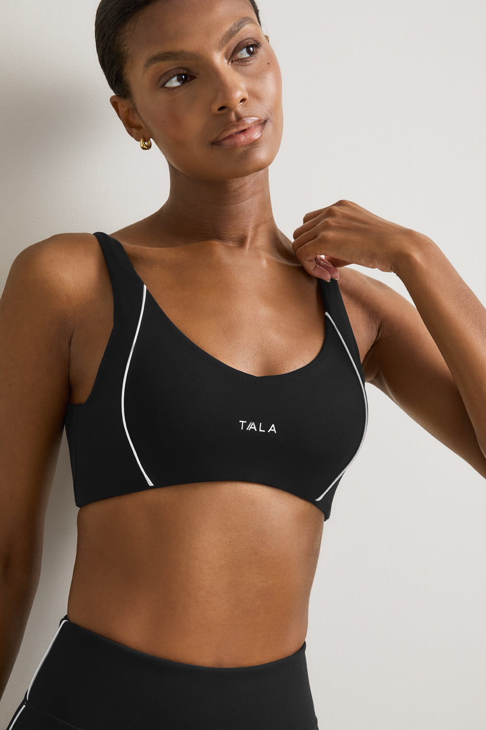 SkinLuxe Contrast Piping Sports Bra - Shadow Black